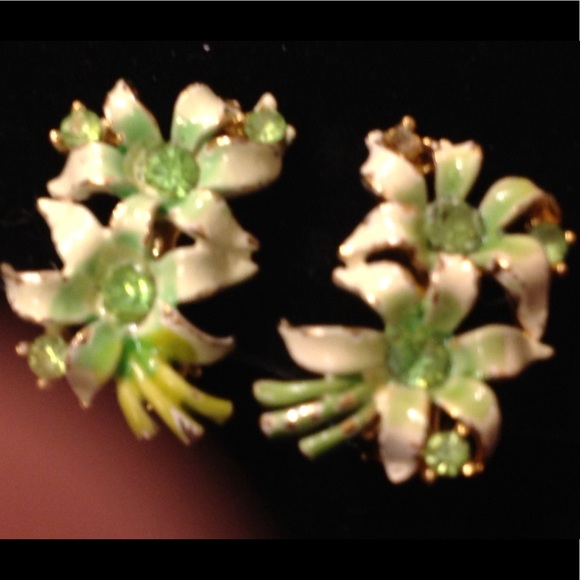 Estate Hand Enameled Painted Green CLIP Flowers - Picture 3 of 7